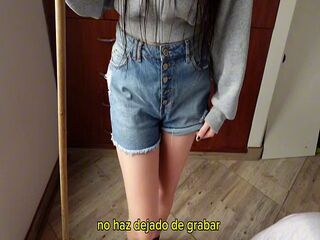 Follando hermanastra en shorts de mezclilla a escondidas de sus padres " follame pero no lo cuentes"
